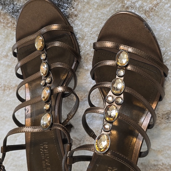 WOMEN'S KENNETH COLE REACTION BRONZE STRAPY HEELS  sz. 9.5 - Picture 2 of 6